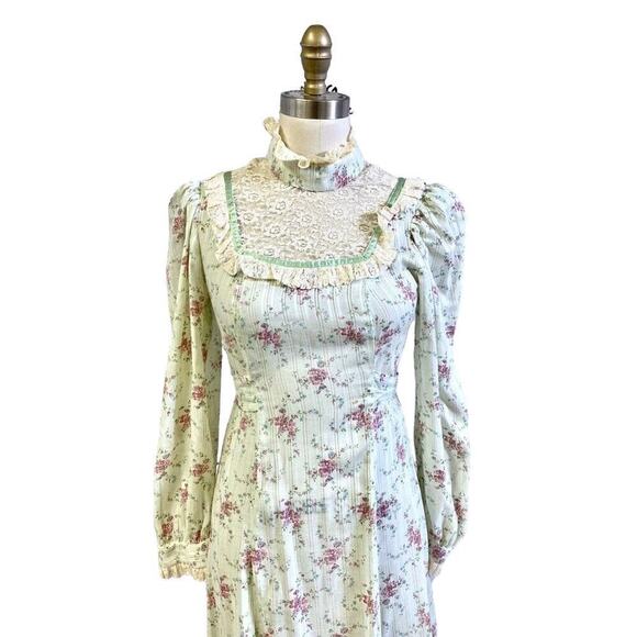 VTG Floral Dress Cottagecore Prairie Romantic Green Mini Print Victorian 70s - Picture 2 of 8